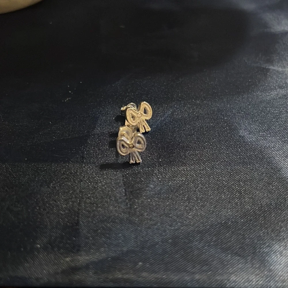 Coach bow stud earrings - Picture 3 of 3